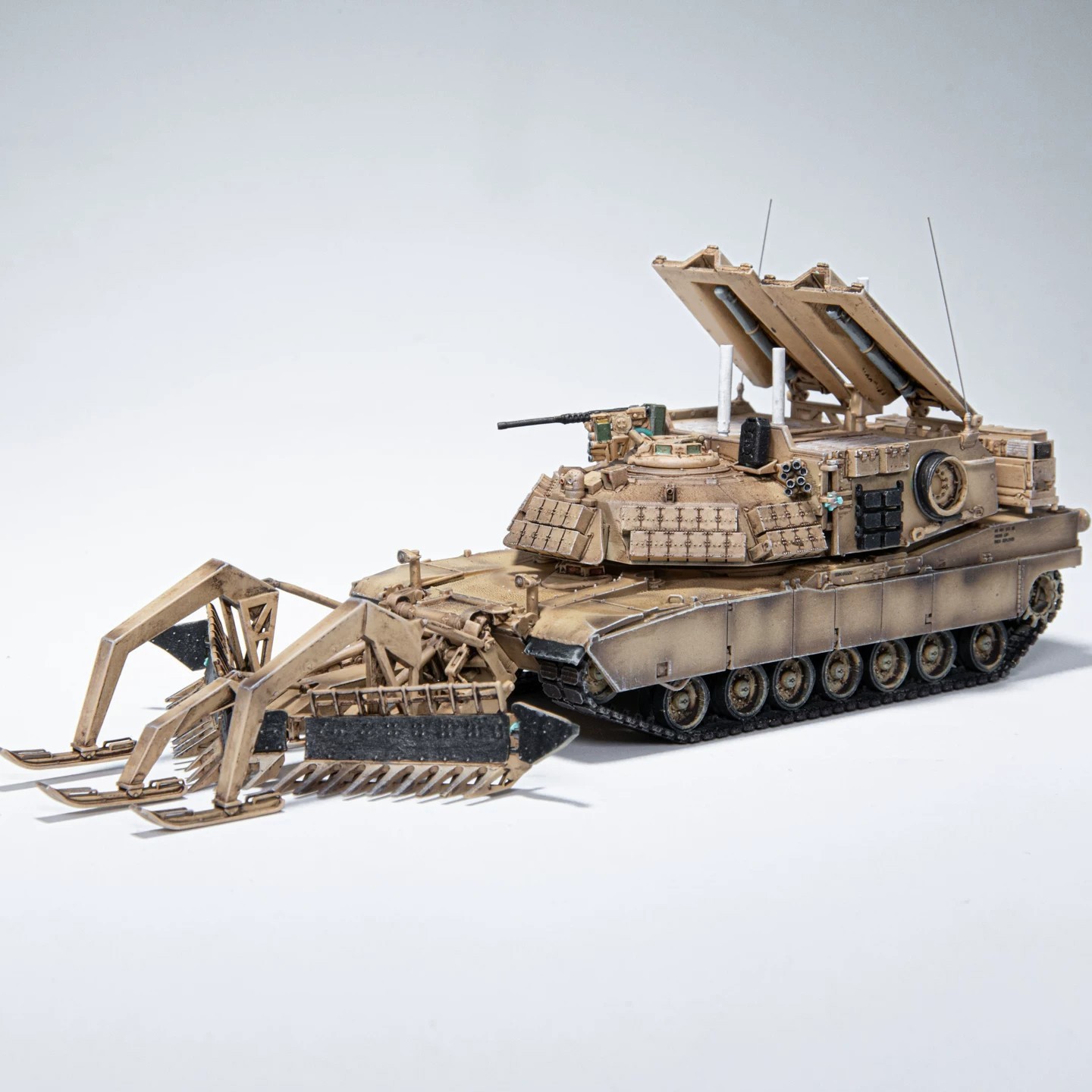 1/72 M1ABV Assault Breaching Vehicle M1150 Mine-clearing Tank Combat Vehicle 1/72 M1ABV Assault Breaching Vehicle M1150 Mine-clearing Tank Combat Vehicle