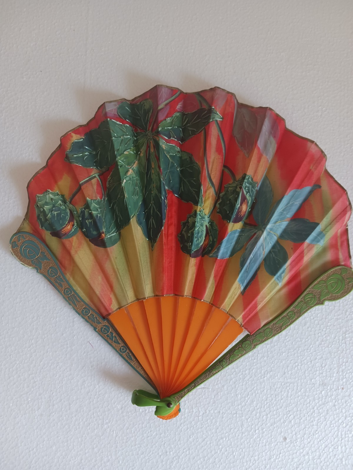 Antique Victorian fan Spanish style Embroidered Foliage Carved 10 in. Guards