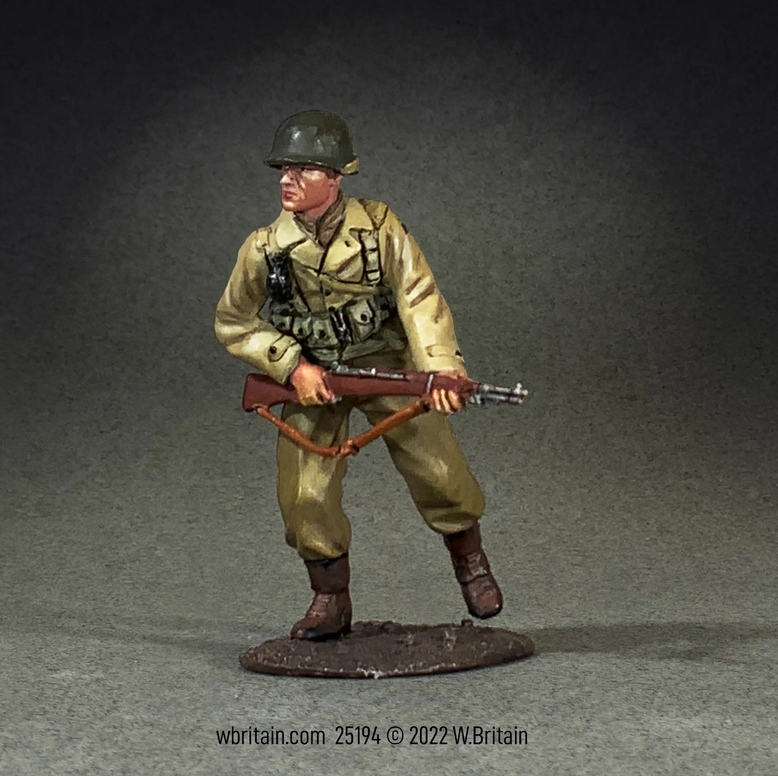 W Britain 25194 - U.S. Armored Infantryman Advancing, 1943-45