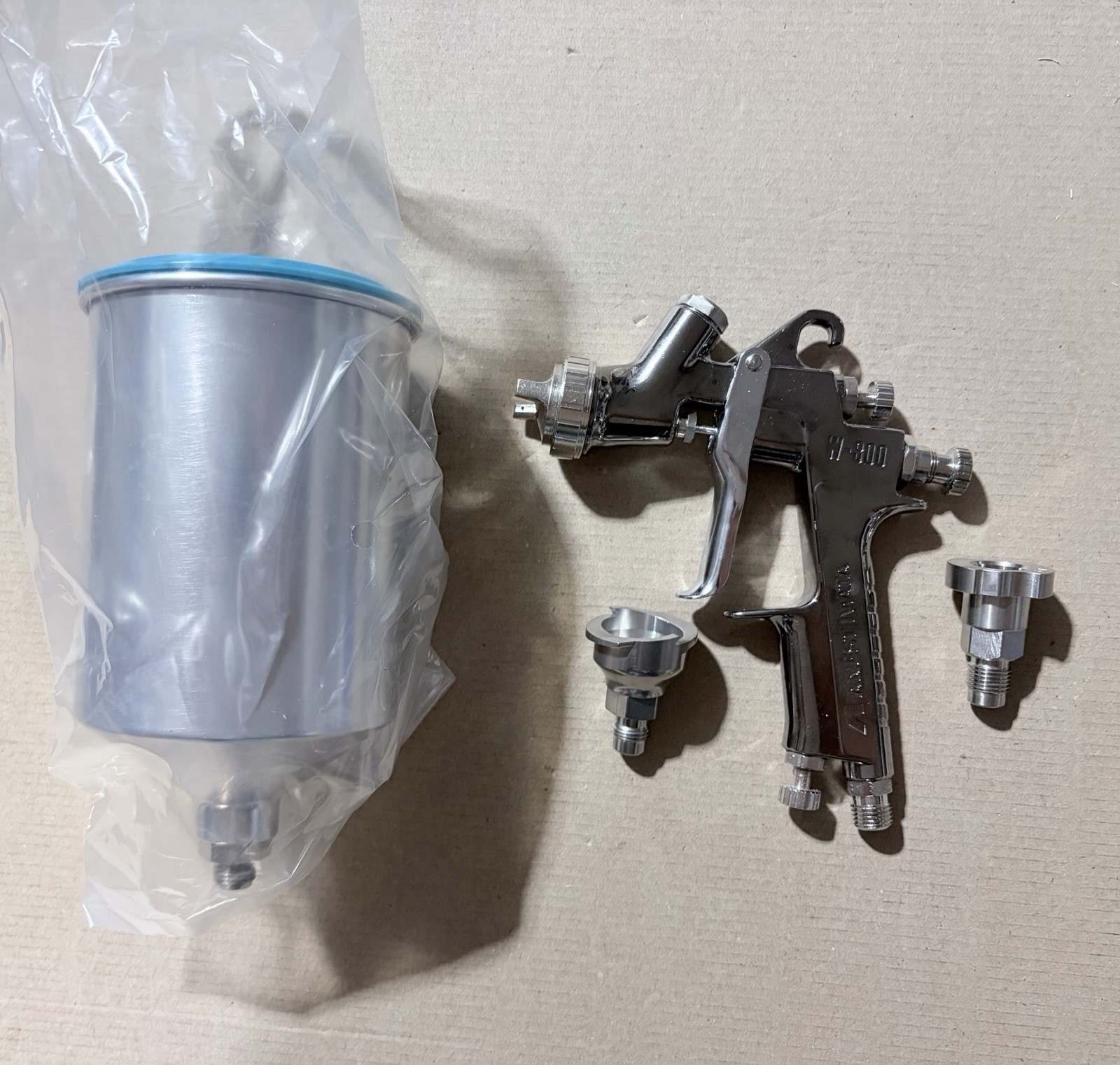 New Anest Iwata W-300 1.3mm Gravity Feed Spray Gun Unused w/ Cup & PPS Adapt