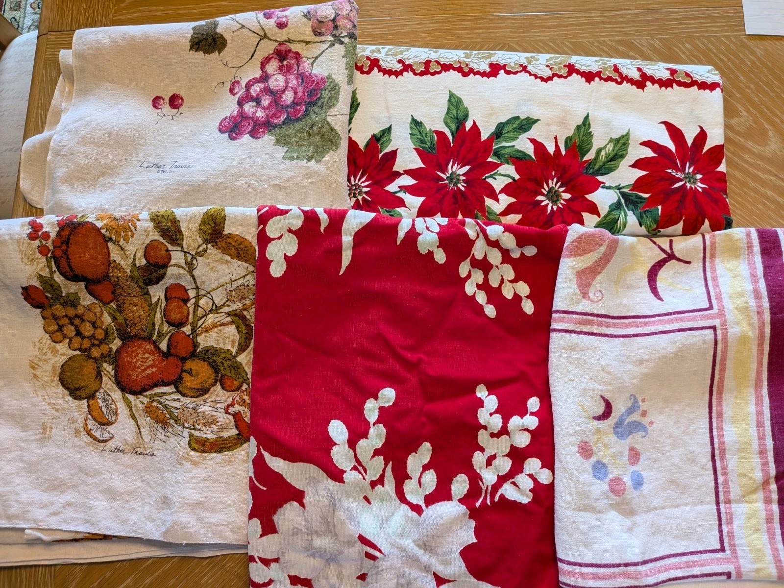 GORGEOUS LOT OF *5* PERFECT TRUE VINTAGE MCM PRINT TABLECLOTHS--4 signed GORGEOUS LOT OF *5* PERFECT TRUE VINTAGE MCM PRINT TABLECLOTHS--4 signed