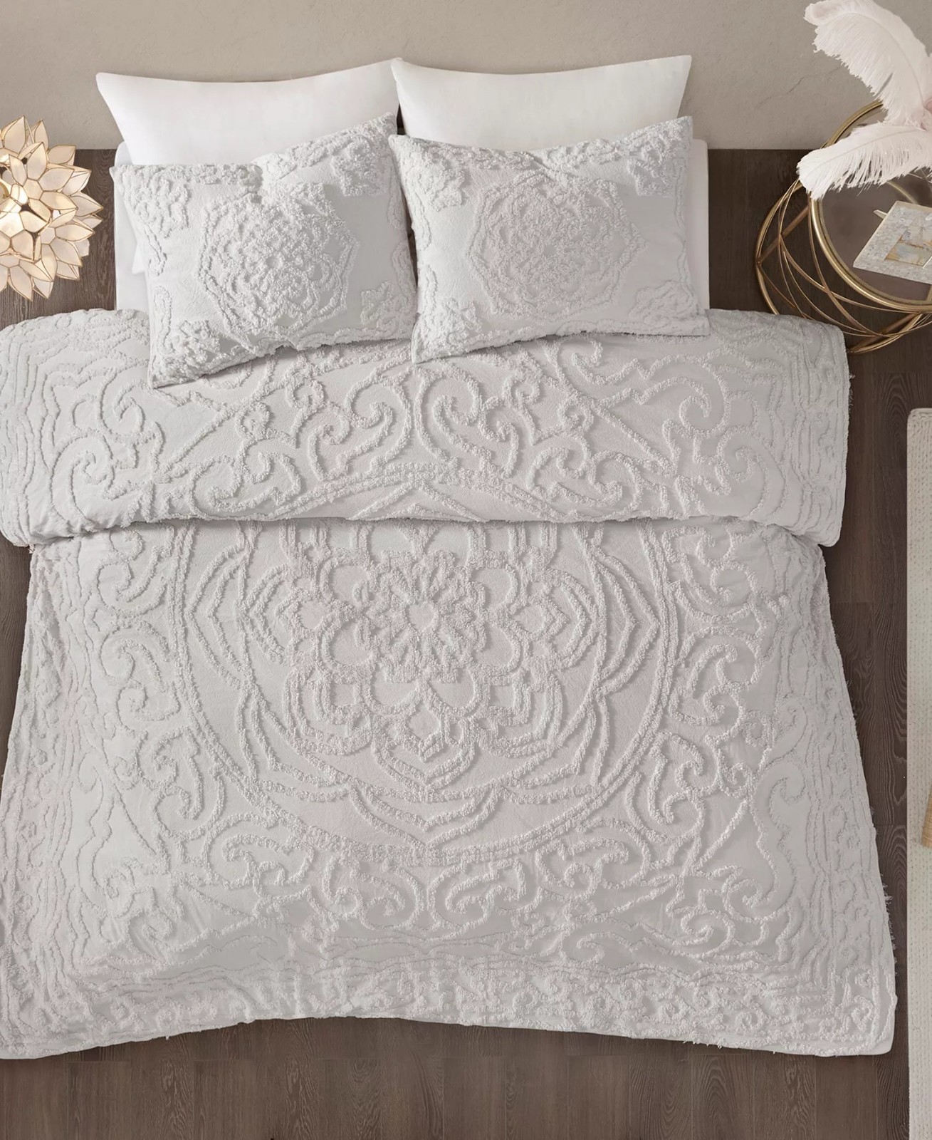 MADISON PARK LAETITIA MEDALLION TUFTED CHENILLE FULL/ QUEEN COMFORTER SET WHITE MADISON PARK LAETITIA MEDALLION TUFTED CHENILLE FULL/ QUEEN COMFORTER SET WHITE