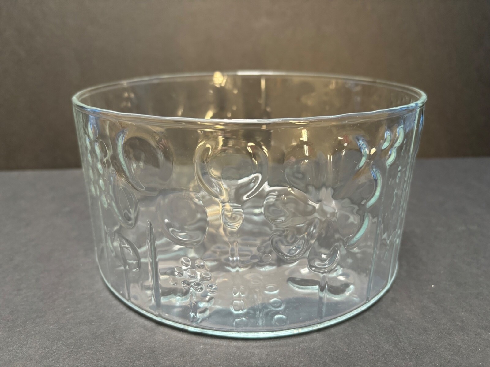 MCM Iittala Finland Flora Nuutajarvi Oiva Toikka Large Clear Glass Bowl MCM Iittala Finland Flora Nuutajarvi Oiva Toikka Large Clear Glass Bowl