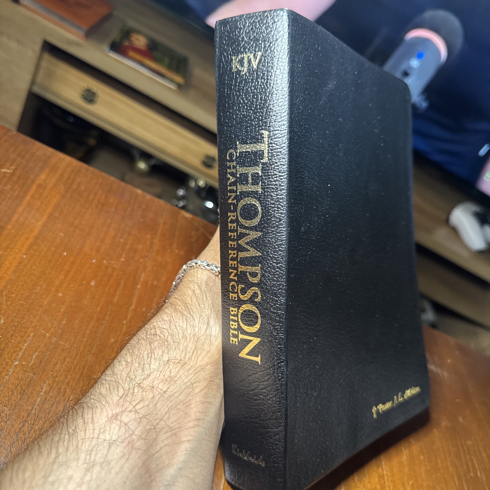 KJV - BLACK BONDED LEATHER - REGULAR SIZE - THOMPSON CHAIN By Kirkbride Bible