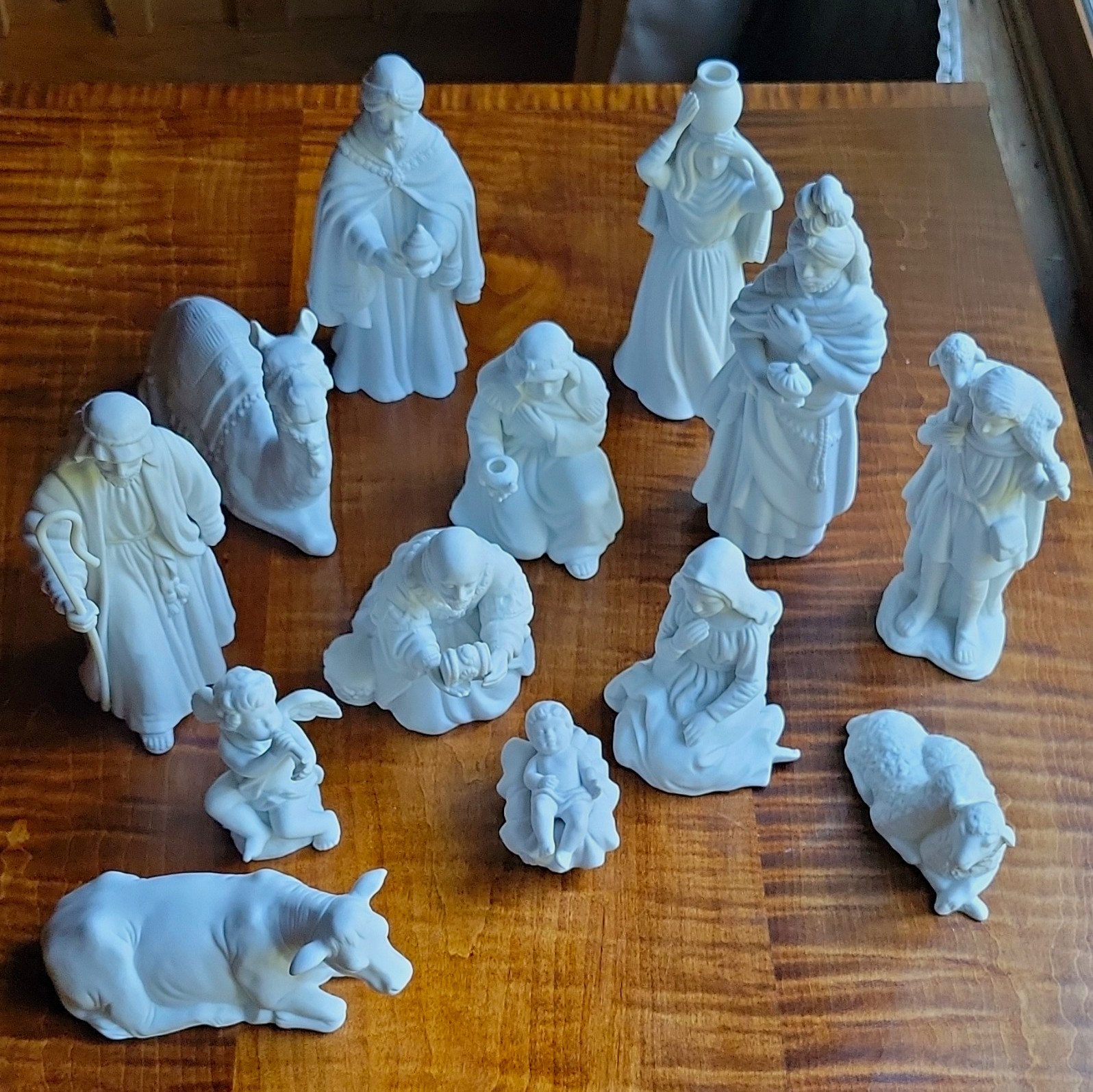 Avon Nativity Collectibles Vintage White Porcelain Nativity Set 13pc 1987