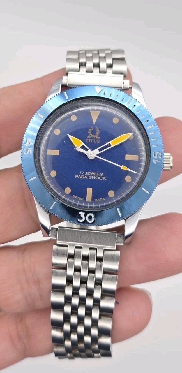 Vintage Solvil et Titus Para Shock Blue Dial 17j Mechanical Diver Watch 