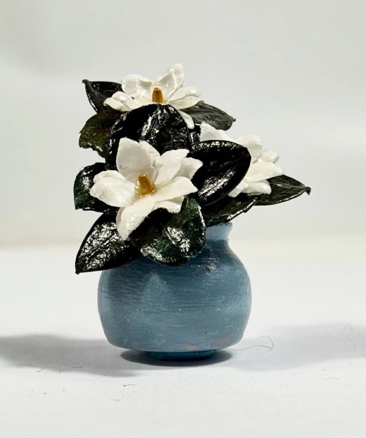 Artisan Dollhouse Miniature White Flower Arrangement Blue Vase Potted Plant Artisan Dollhouse Miniature White Flower Arrangement Blue Vase Potted Plant