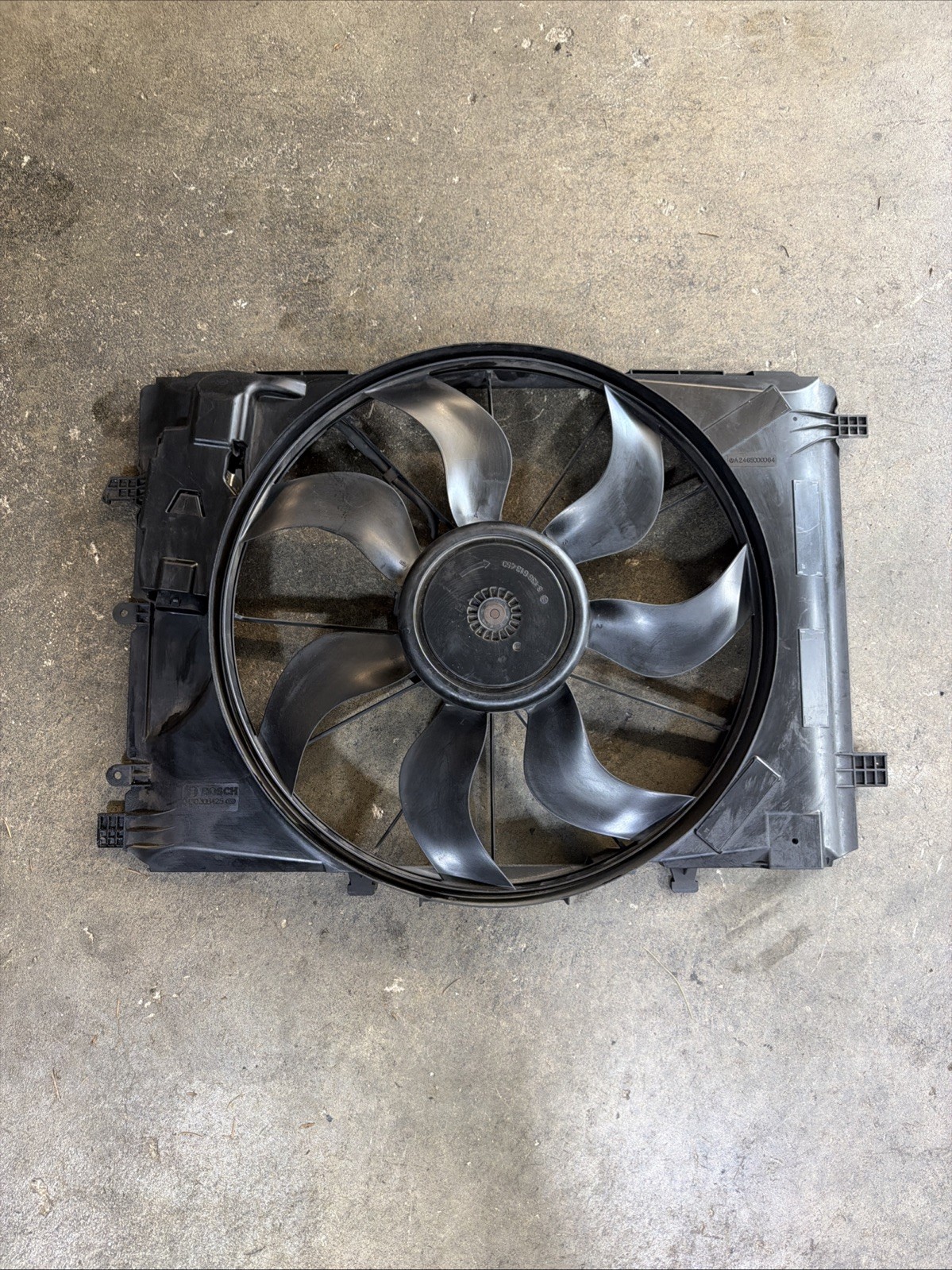 2014-2019 MERCEDES CLA250 C117 2.0L ENGINE RADIATOR COOLING FAN SHROUD MOTOR OEM