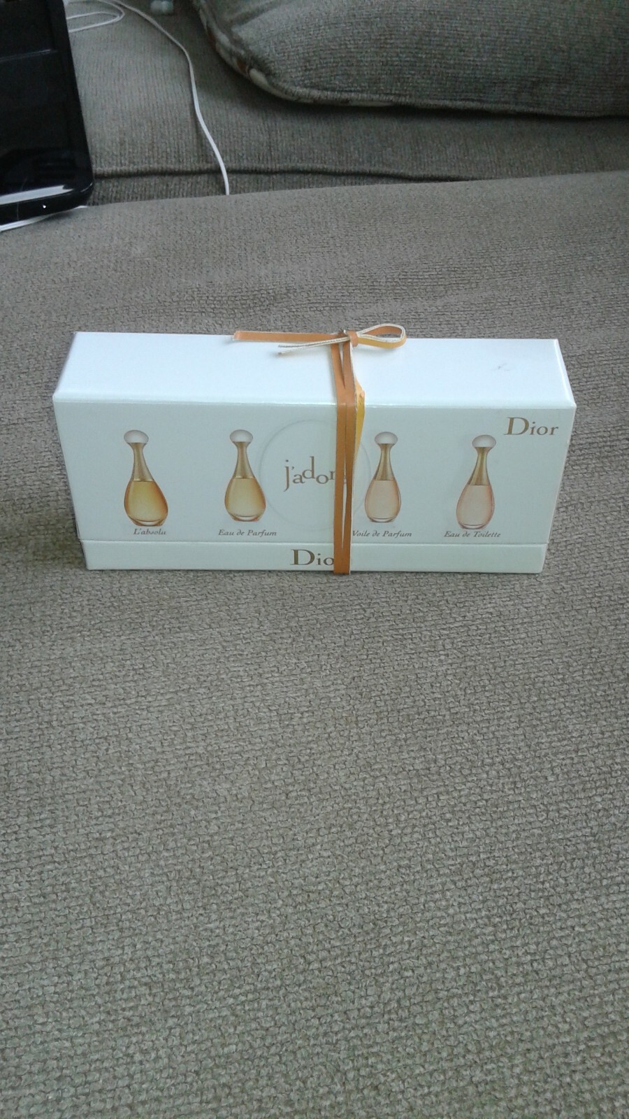 J\'ADORE LA COLLECTION CHRISTIAN DIOR FRAGRANCES BOX 4 X5ML BOTTLES J\'ADORE LA COLLECTION CHRISTIAN DIOR FRAGRANCES BOX 4 X5ML BOTTLES