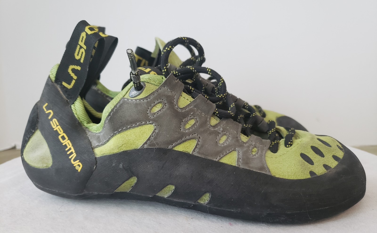 La Sportiva Tarantulace Mens Size 4 Rock Climbing Shoe