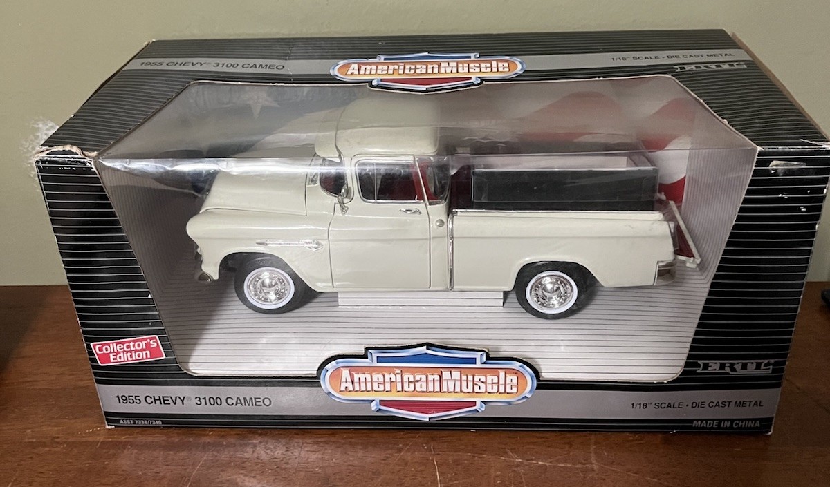 1955 Chevrolet  Chevy 3100 CAMEO Pickup 1/18 Ertl American Muscle diecast-READ
