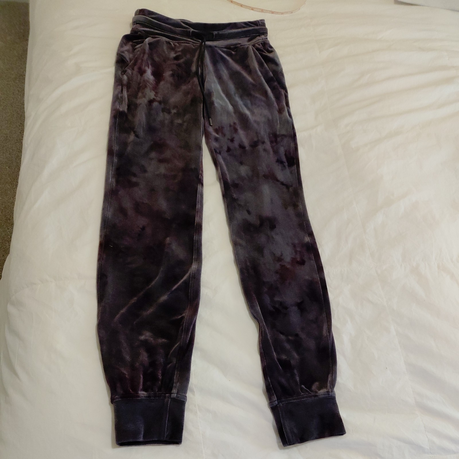 Lululemon Athletica Velvet  Jogger Pants sz 2 EUC #1031