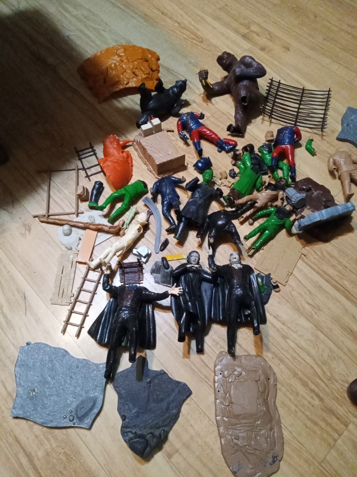 Vintage AURORA MONSTER MODELS+ PLANET OF THE APES FROM THE 60,S+70,S HUGE LOT Vintage AURORA MONSTER MODELS+ PLANET OF THE APES FROM THE 60,S+70,S HUGE LOT