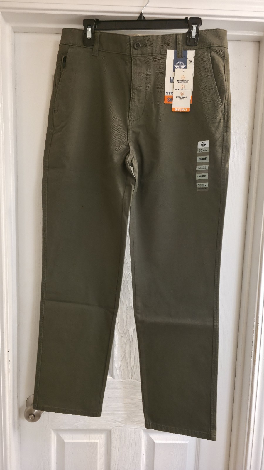 New Dockers Straight Fit Ultimate Chino with Smart 360 Flex. 33x32 Army Olive. New Dockers Straight Fit Ultimate Chino with Smart 360 Flex. 33x32 Army Olive.