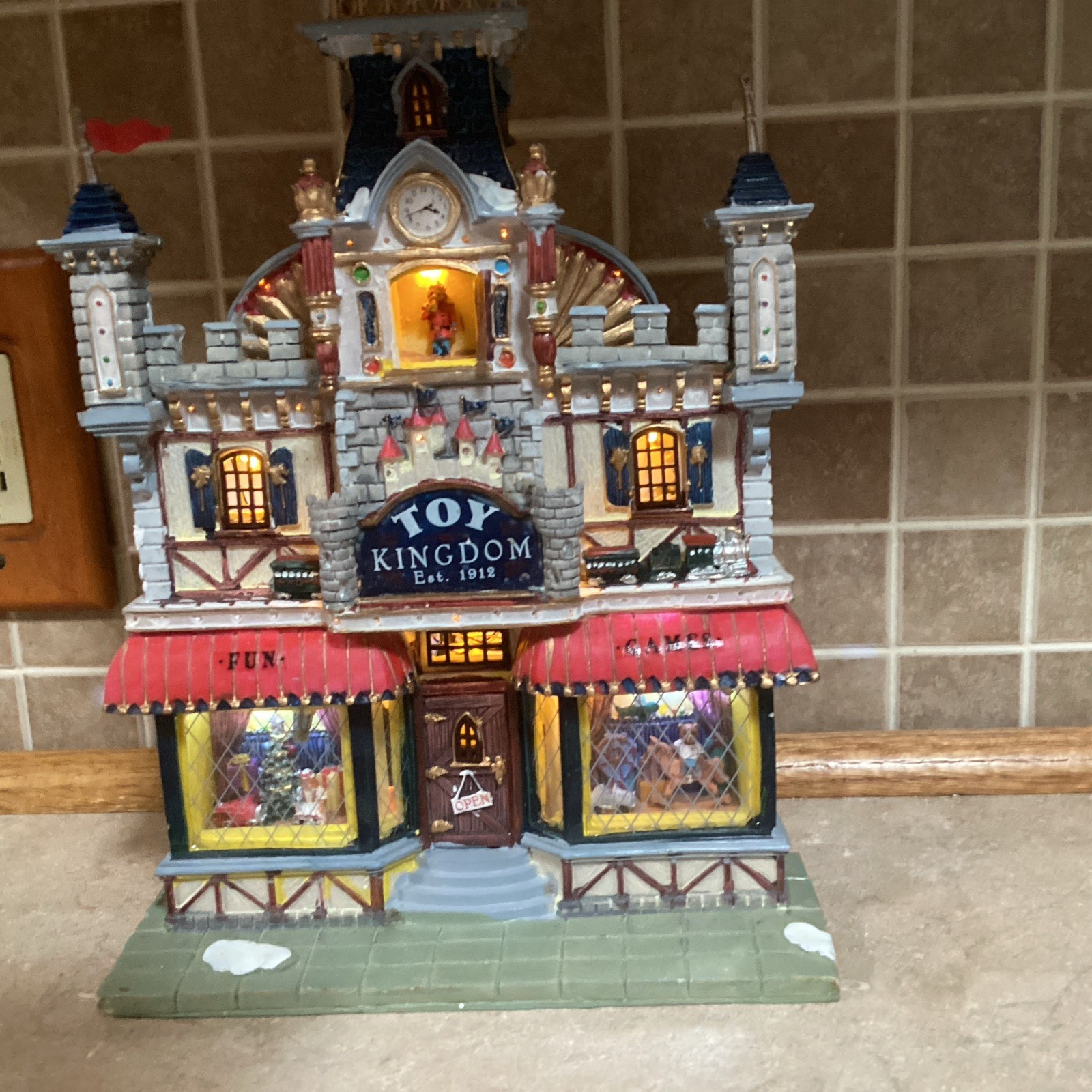 Carole Towne Lemax Toy Kingdom Hanging Facade Collection Battery Operated -works