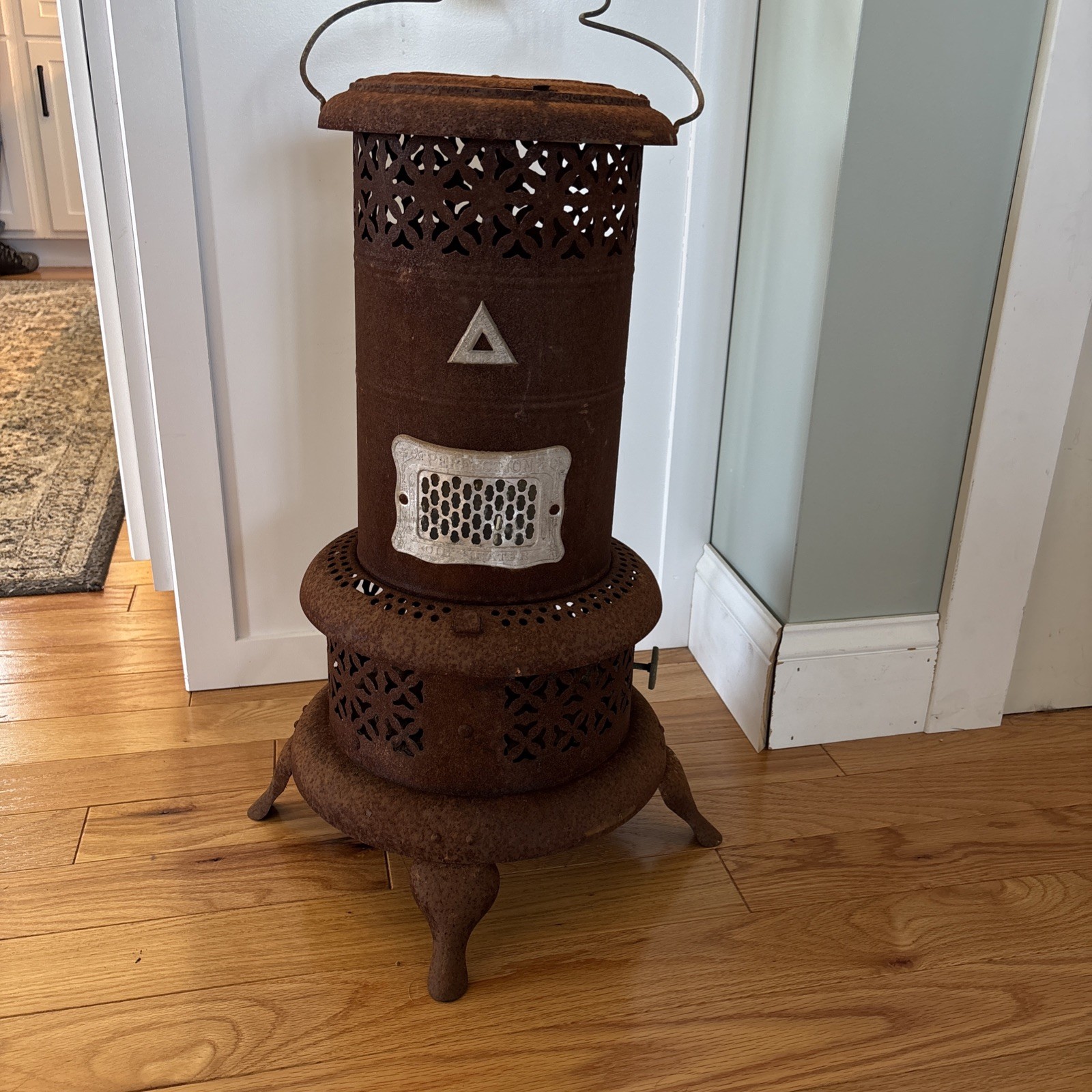 VINTAGE Perfection Smokeless Oil Heater No 525 RUSTED