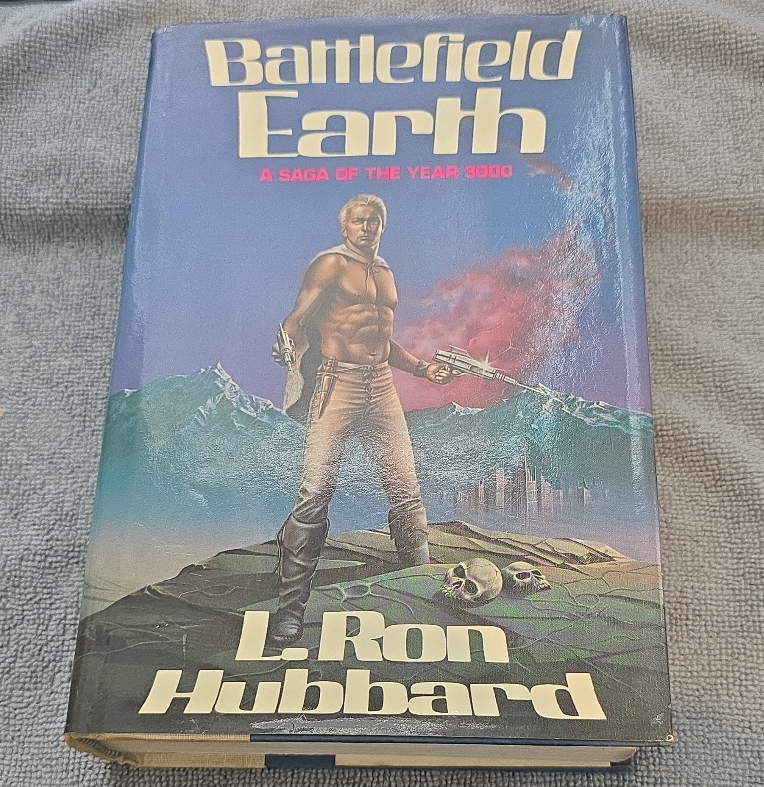 Battlefield Earth L. Ron Hubbard Hardcover St. Martin\'s Press 1982 Sci-Fi DJ Battlefield Earth L. Ron Hubbard Hardcover St. Martin\'s Press 1982 Sci-Fi DJ
