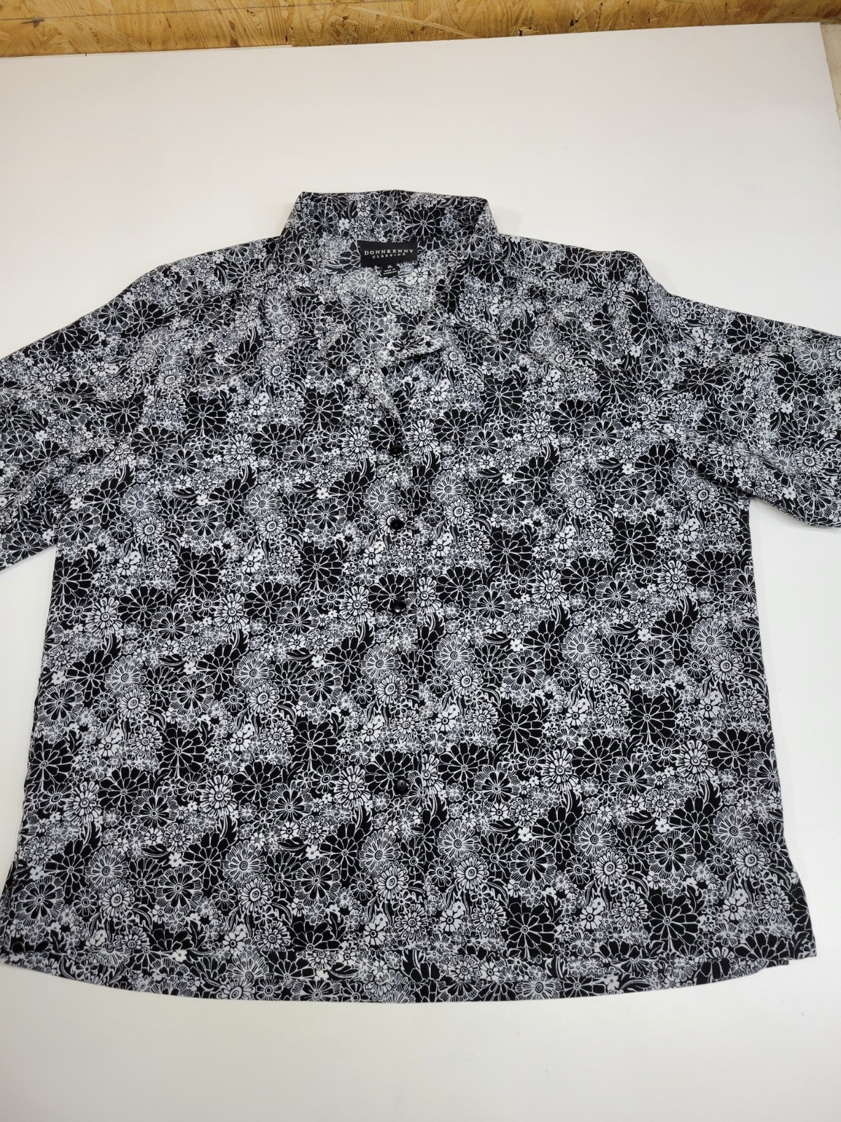 Donnkenny Classics Womens XL Black White Floral Button Up Blouse Short Sleeve