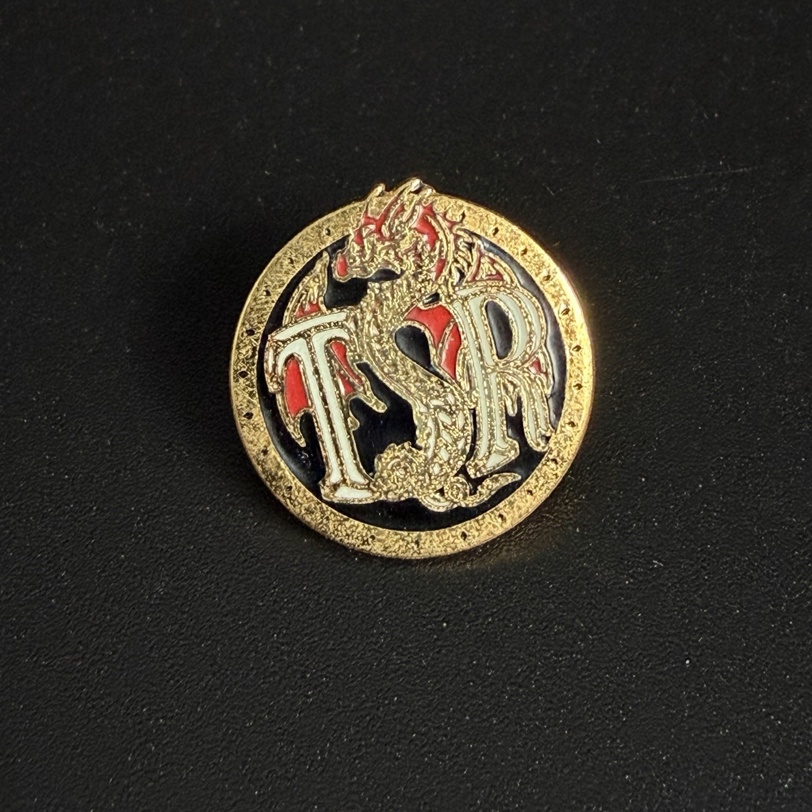 Vintage Dungeons & Dragons TSR Dragon Logo Enamel & Gold Pin 1\ Vintage Dungeons & Dragons TSR Dragon Logo Enamel & Gold Pin 1\