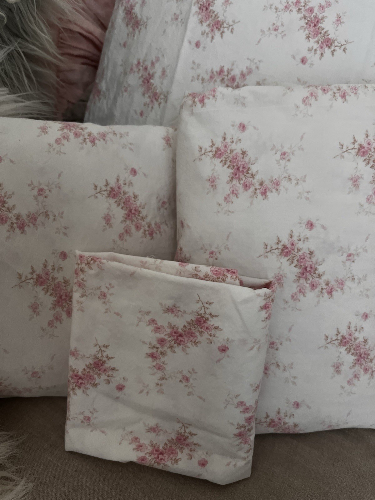 🌷 Rachel Ashwell The Farmhouse  Shabby Chic Pink ROSES Queen Sheets & 2 cases