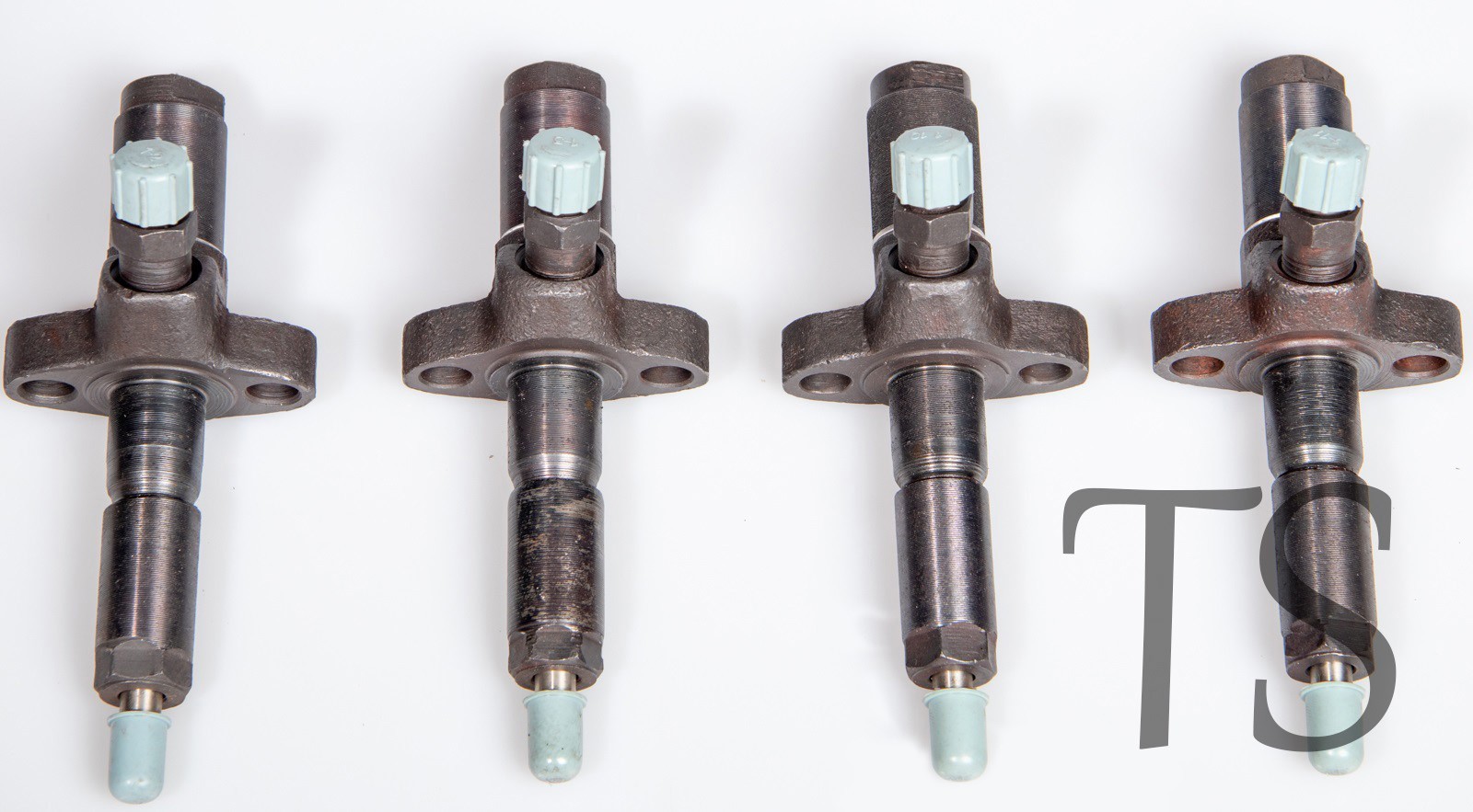 4x Fuel injector nozzle Belarus MTZ tractor 80,82,500,550,800,820,900,8000,9000