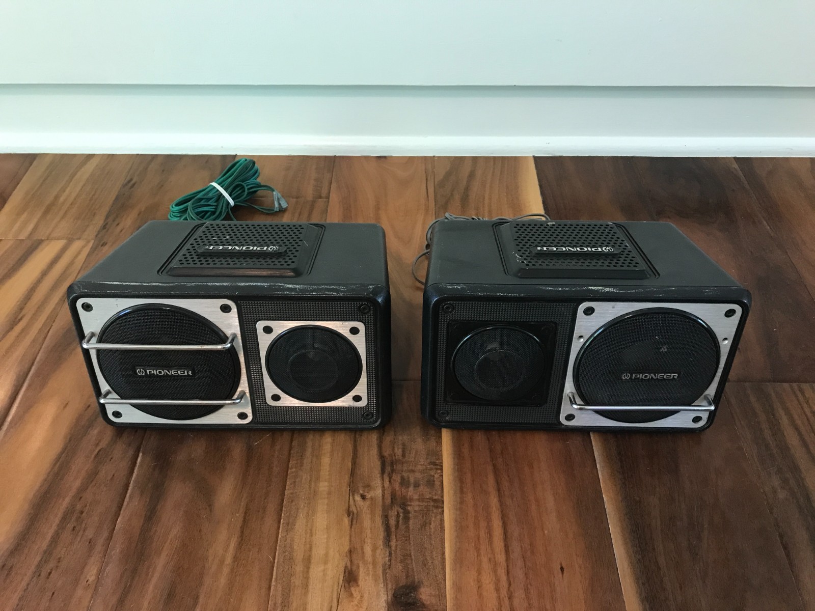 Set Of 2 Vintage Pioneer TS-X6 Automotive Car Audio Speakers Set Of 2 Vintage Pioneer TS-X6 Automotive Car Audio Speakers