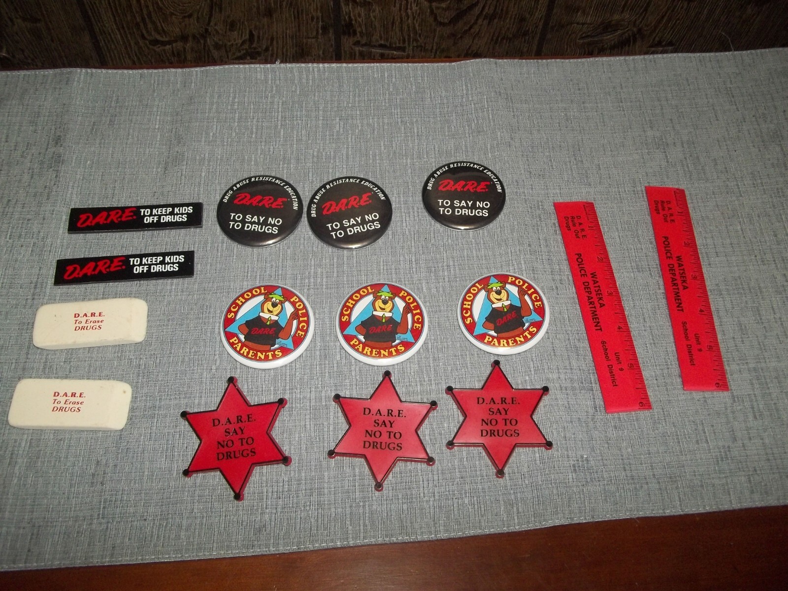 D.A.R.E. Pinback Dare to Keep Kids Off Drugs Button Pin-RULERS-MORE- LOT OF 15