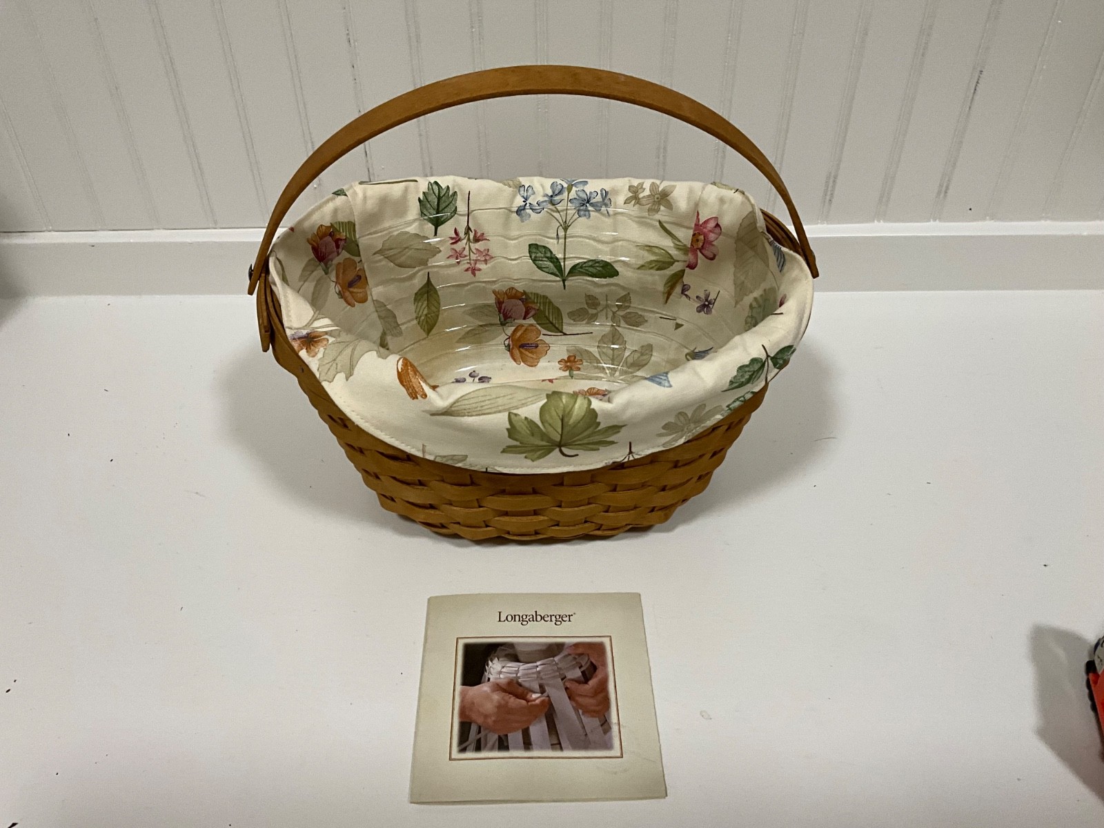 Longaberger 2007 Woven Wood Oval Basket with Handle, fabric liner, protector car