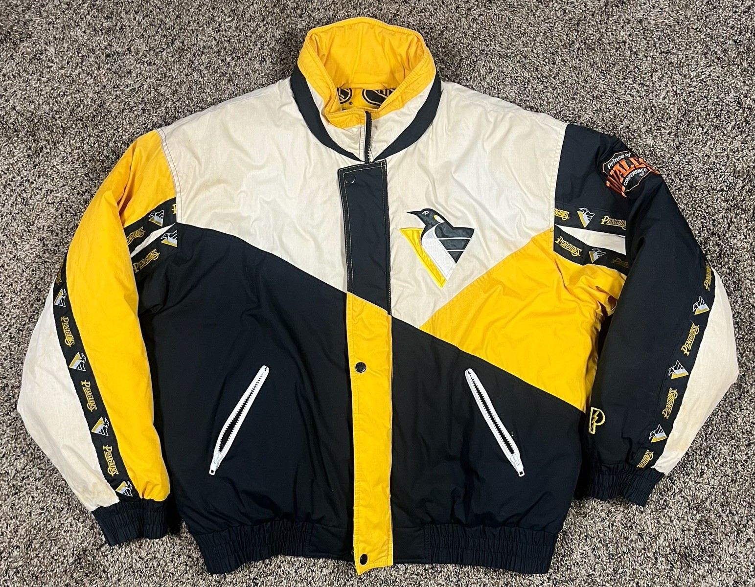 Vintage Pittsburgh Penguins Jacket Men’s Sz Large NHL Hockey Pro Player 90s Vintage Pittsburgh Penguins Jacket Men’s Sz Large NHL Hockey Pro Player 90s