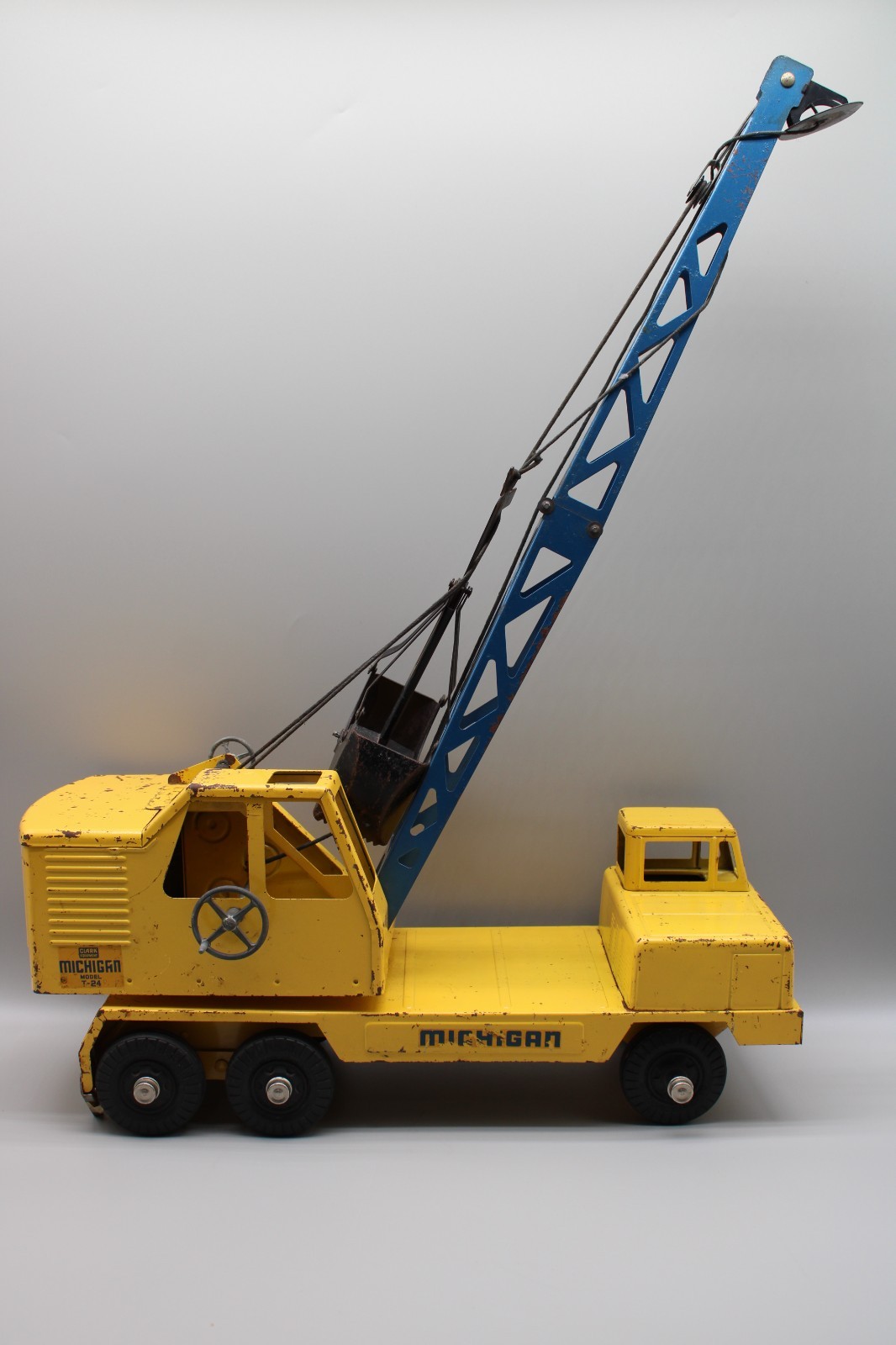 VTG NYLINT Michigan Excavator Crane Toy Truck  Model T-24 CLARK EQUIPMENT