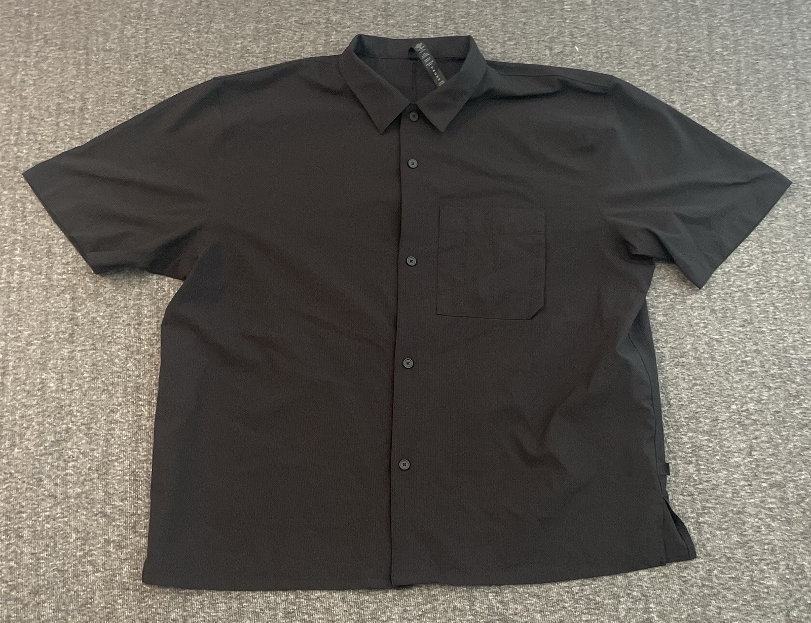 Lululemon Mens Size XXL Unshaken Short-Sleeve Collared Shirt, Black Lululemon Mens Size XXL Unshaken Short-Sleeve Collared Shirt, Black