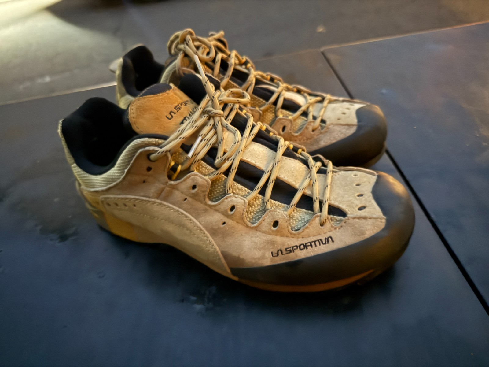La Sportiva Trango Low Suede Approach Hiking Climbing Shoes Men Size 9 Tan
