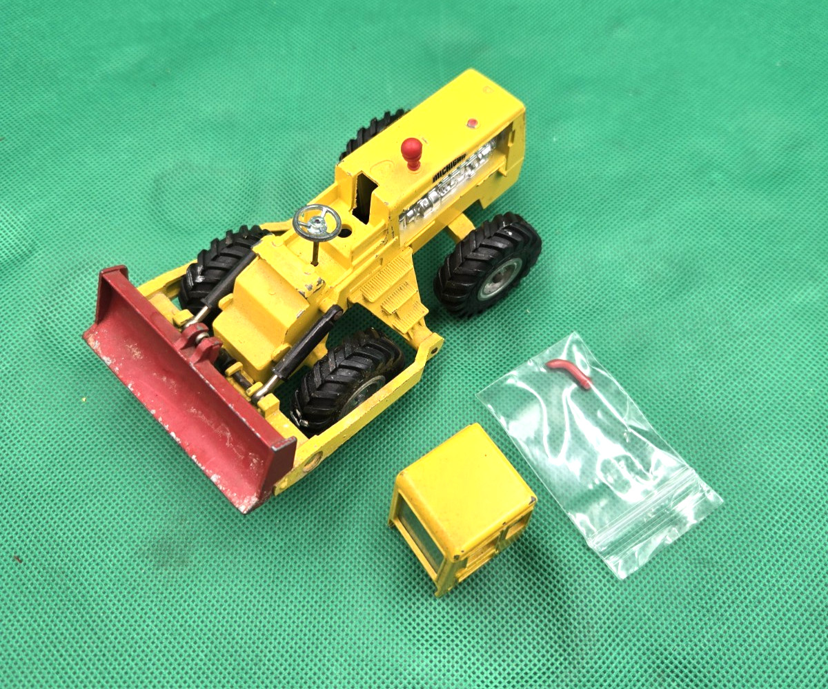 Vintage Dinky Toys  976 Michigan 180-III Tractor Dozer England