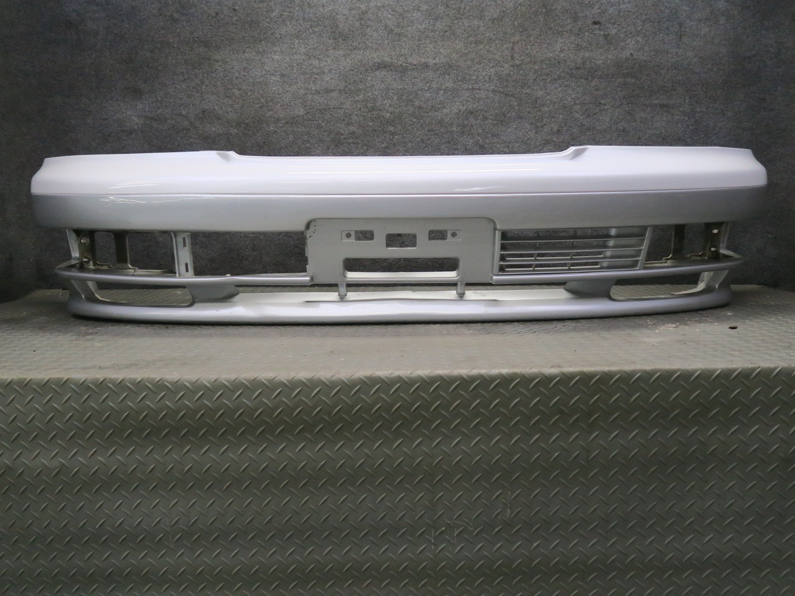 95-97 NISSAN GLORIA HY33 FRONT BUMPER COVER WHITE W SILVER & MOUNTING OEM