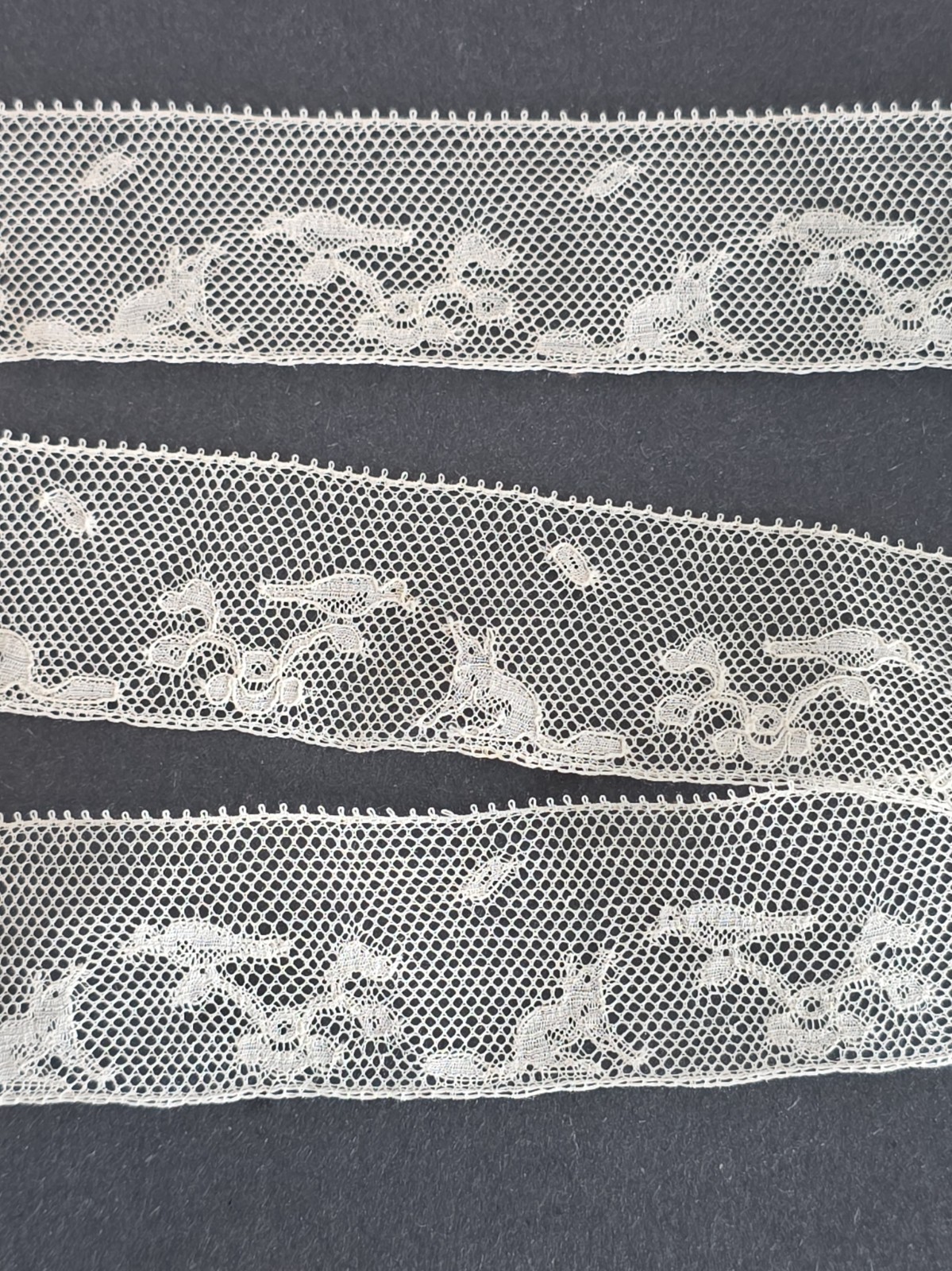 Vintage/Antique Pictorial Lace Trim, Leaver\'s Lace, Bird On Limb & Animal 
