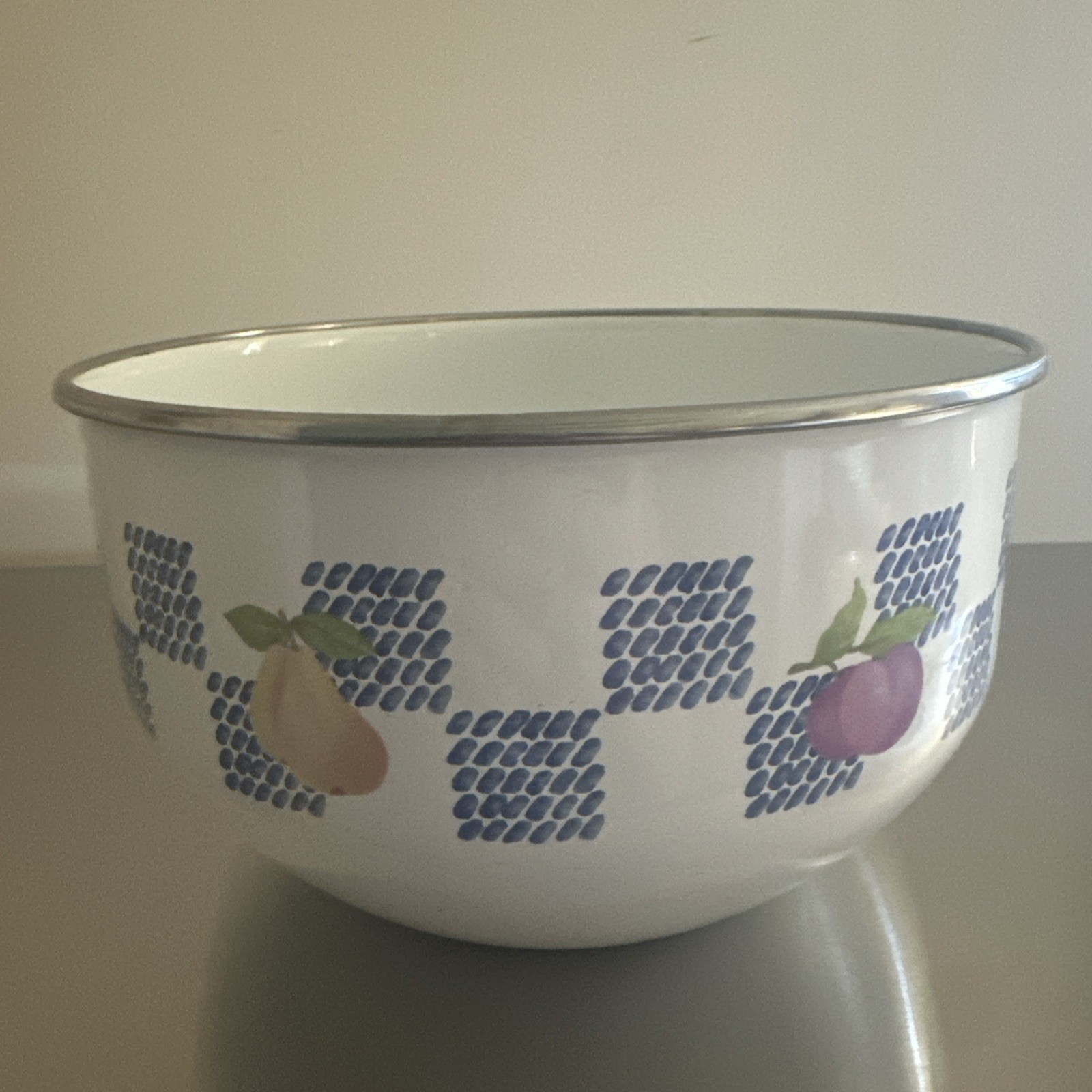 vintage PFALTZGRAFF HOPSCOTCH 7 3/4 inch diameter enamel Metal bowl vintage PFALTZGRAFF HOPSCOTCH 7 3/4 inch diameter enamel Metal bowl