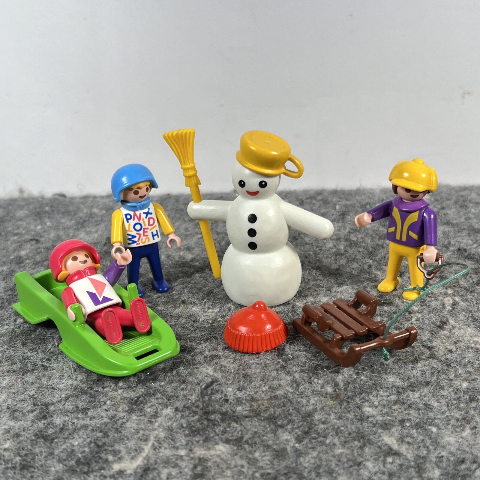VTG Playmobil 3688 Snowman & Kids Sledding Figures Toboggan 1991 wrong hat