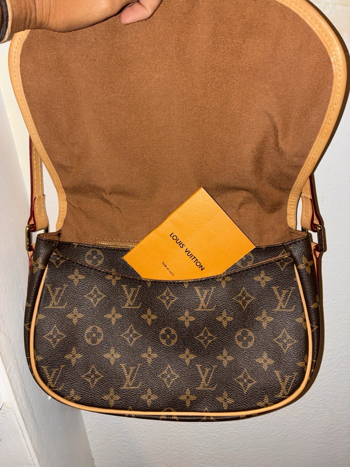 Louis Vuitton Saumur 35 Monogram Canvas Messenger Bag LV Auth Louis Vuitton Saumur 35 Monogram Canvas Messenger Bag LV Auth