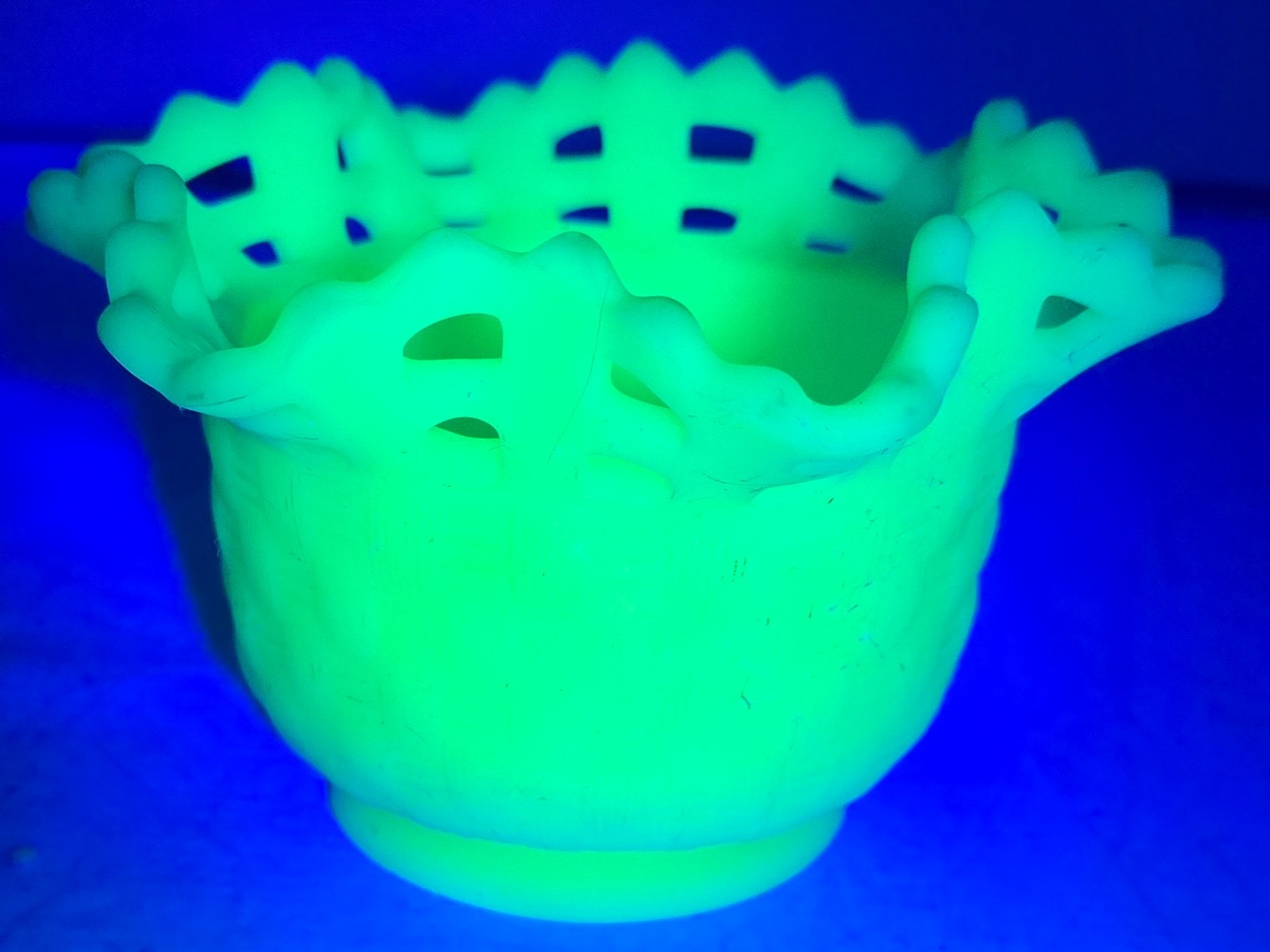 Vintage Fenton Uranium Glass Basket Weave Ruffle Lace Edge Satin Yellow Bowl Vintage Fenton Uranium Glass Basket Weave Ruffle Lace Edge Satin Yellow Bowl