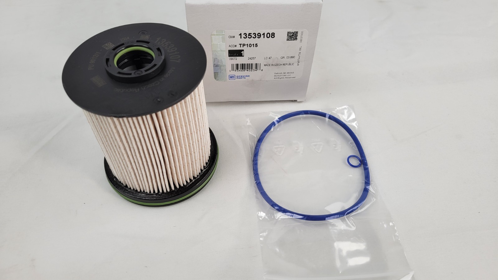 Genuine 2017-2024 Sierra Silverado Suburban 3.0L Diesel Fuel Filter 13539108