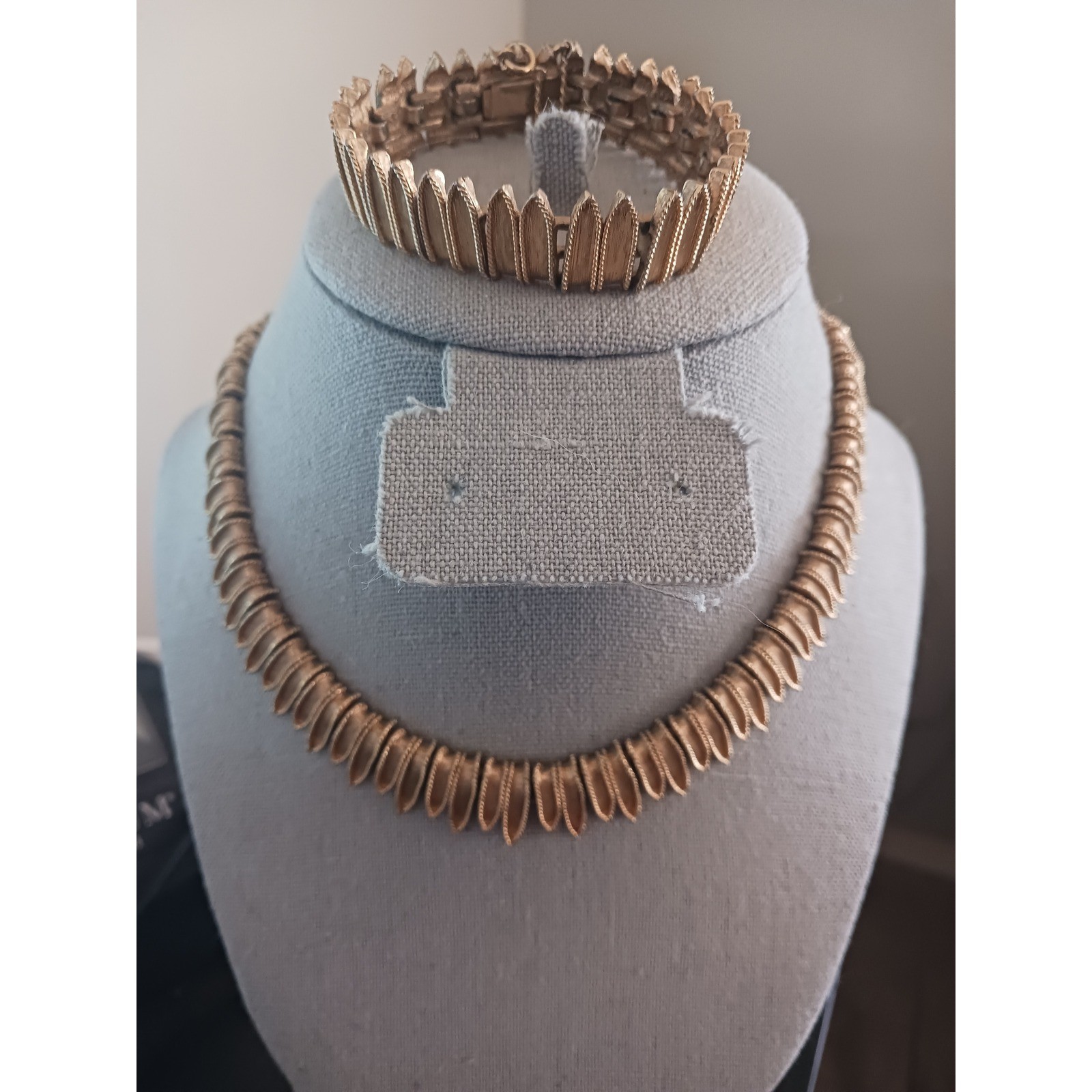 Vintage Boucher Gold Tone Textured Leaf Necklace and Bracelet Set Signed 8271 Vintage Boucher Gold Tone Textured Leaf Necklace and Bracelet Set Signed 8271
