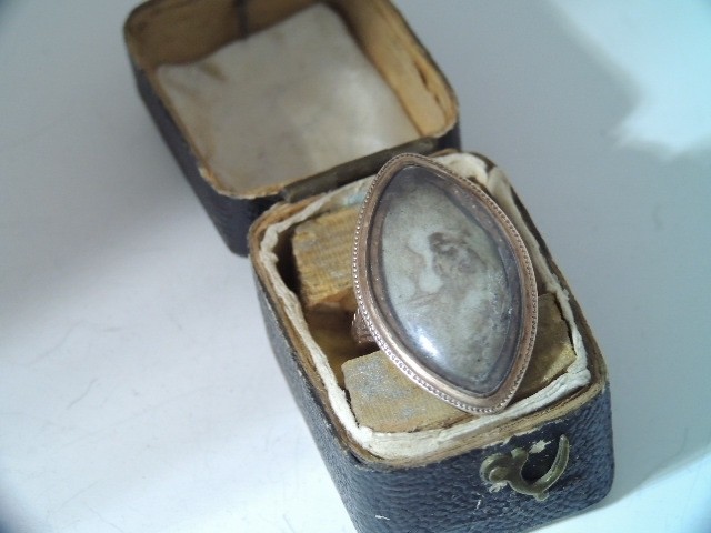 ANTIQUE 1783 GEORGIAN 9K GOLD  SEPIA PORTRAIT MOURNING RING 7 3/4 w BOX