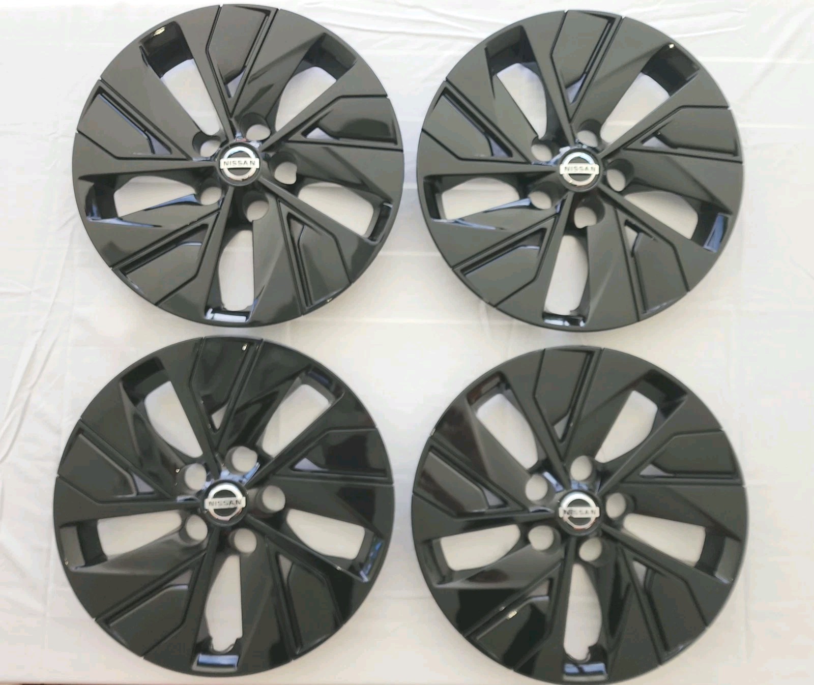 Set Of 4 Hubcaps Wheelcovers 16\