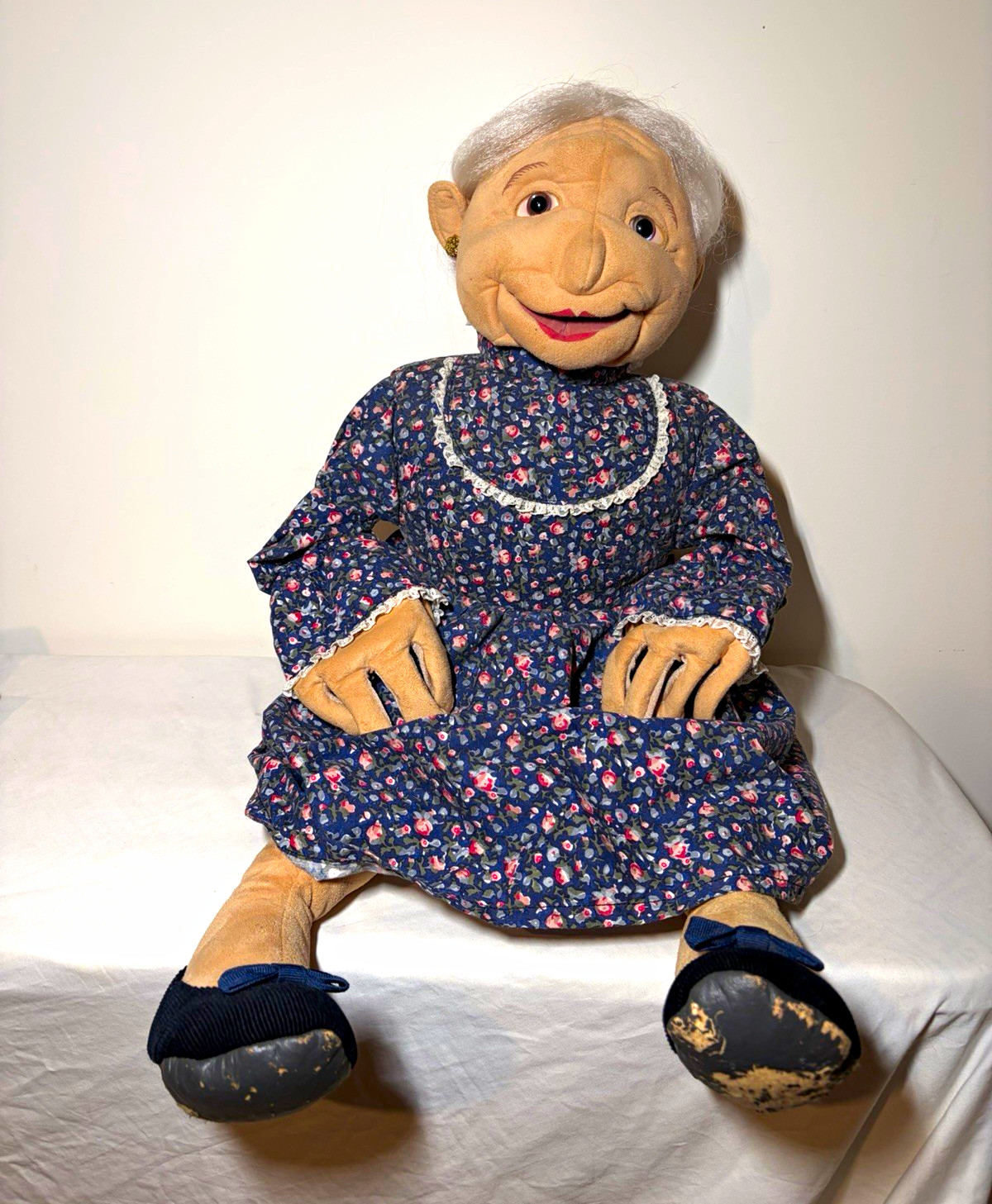 Folkmanis Grandma Hand Puppet Floral Dress White Hair Vintage 2000 *Very Rare* Folkmanis Grandma Hand Puppet Floral Dress White Hair Vintage 2000 *Very Rare*