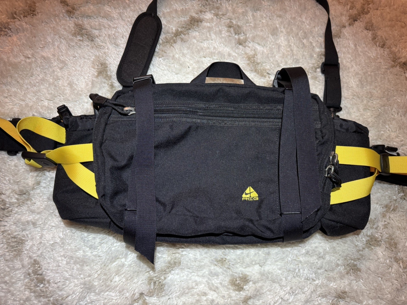 Nike ACG Bag Vintage Fanny Pack 90s Hiking Utility Black Yellow Outdoors Travel Nike ACG Bag Vintage Fanny Pack 90s Hiking Utility Black Yellow Outdoors Travel