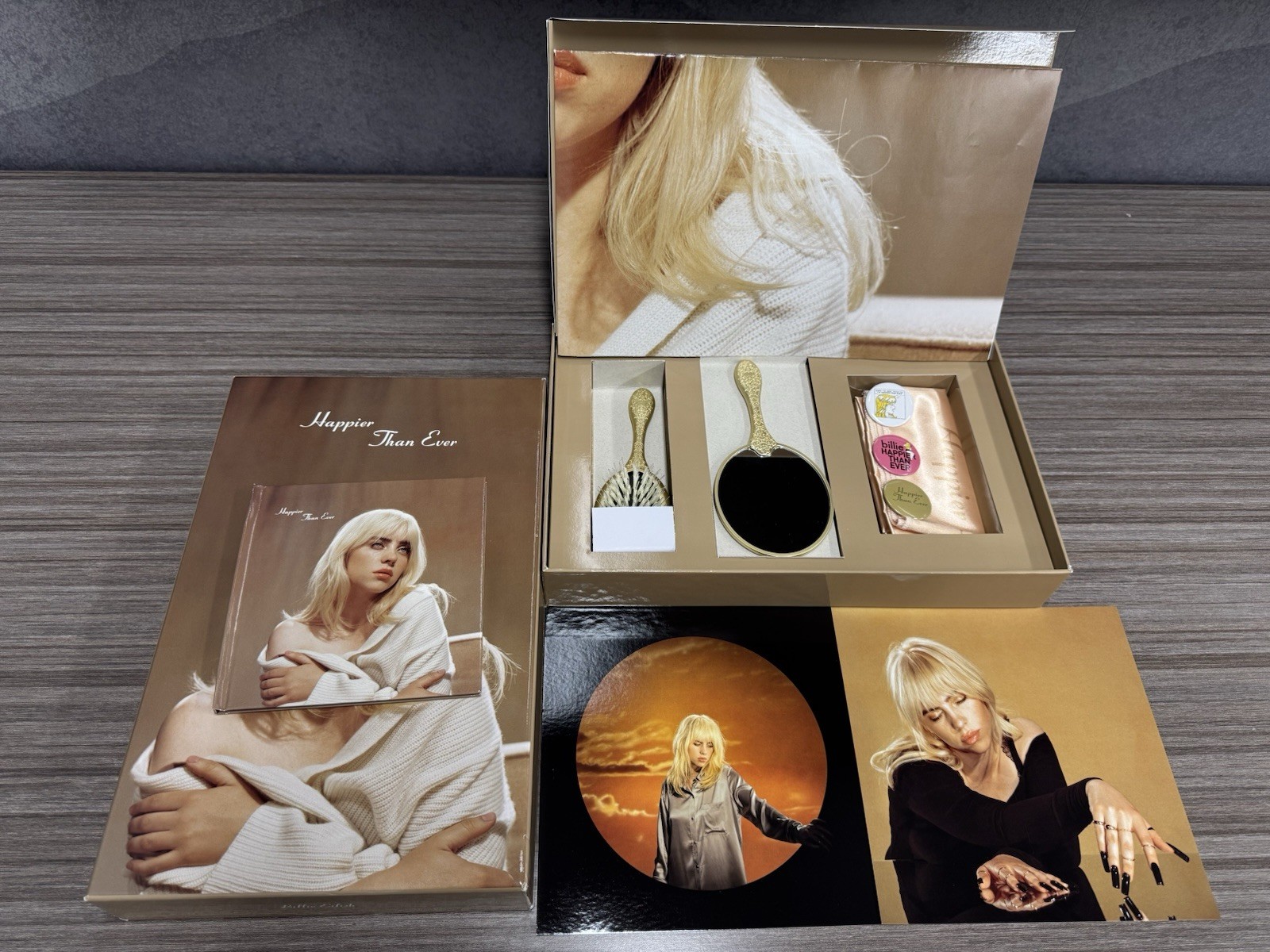 Happier than Ever (Super Deluxe Edition) (Incl. Poster, 2X Art Prints, Bandana +