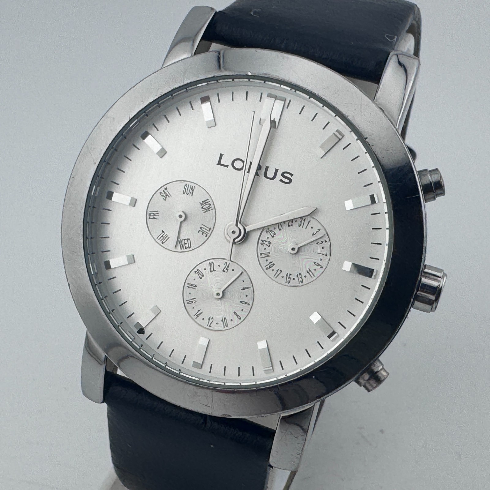 Vintage Lorus Quartz Watch LR2095 Men Silver Leather Day Date Analog New Battery