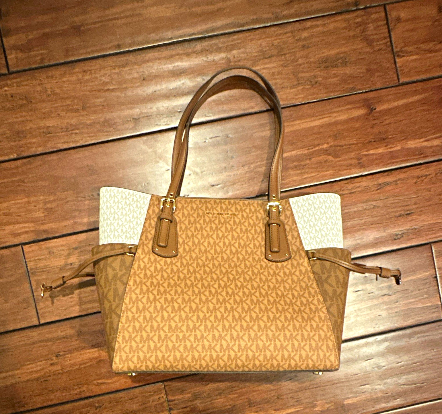 Michael Kors Voyager Monogram Tote Brown/Beige Gold Hardware Inner Pockets