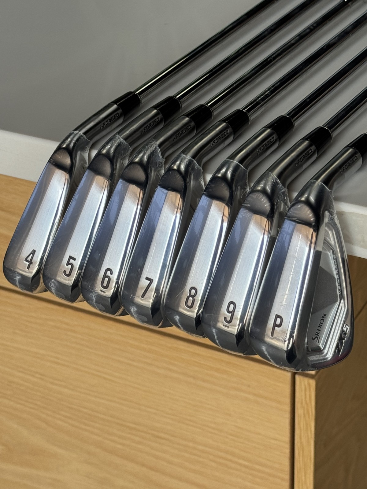 Srixon ZXi5 Iron set 4-PW Dynamic Gold R300 shaft Srixon ZXi5 Iron set 4-PW Dynamic Gold R300 shaft