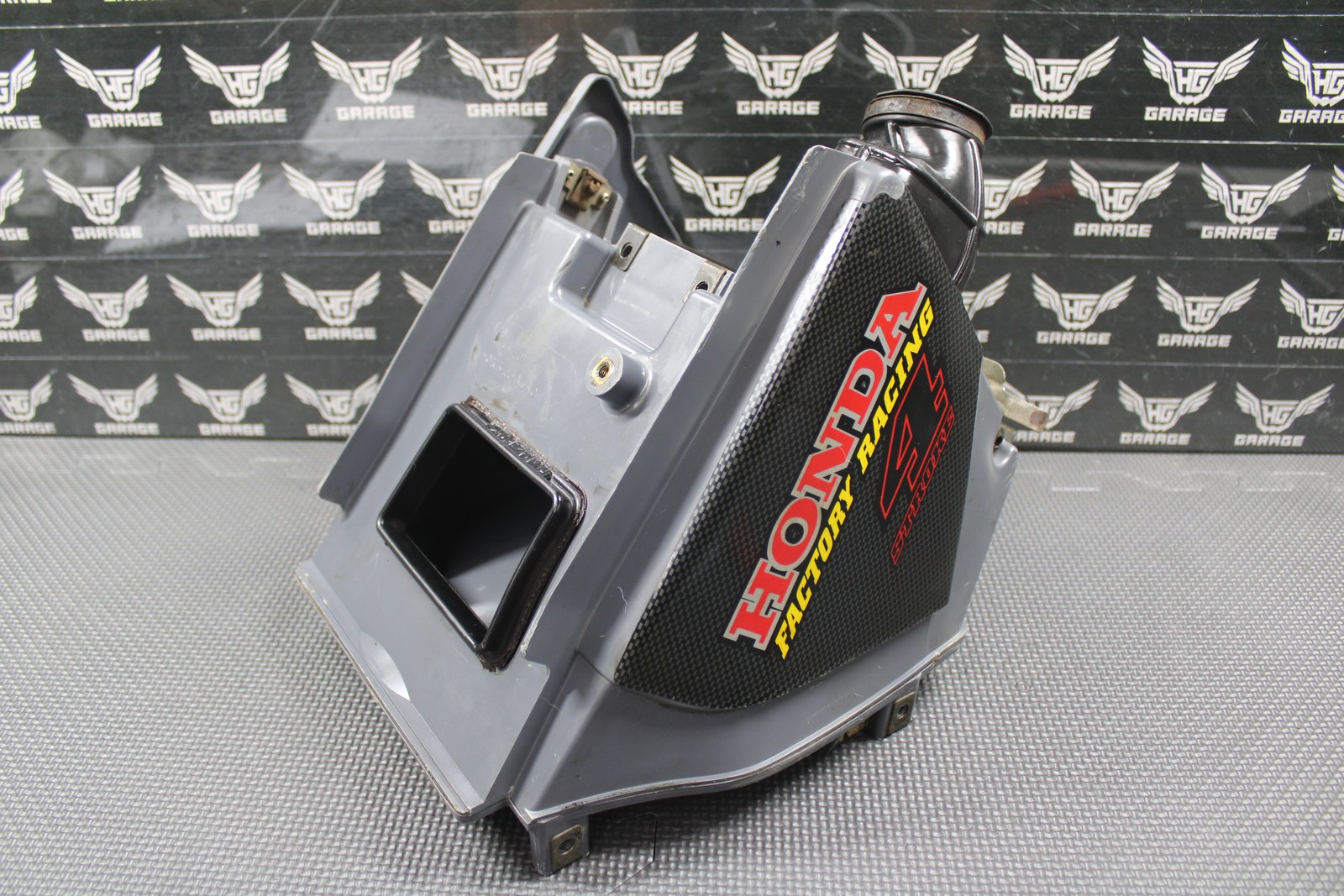 1996 96-04 HONDA XR250R OEM AIRBOX AIR CLEANER BOX INTAKE BOOT HOUSING NICE
